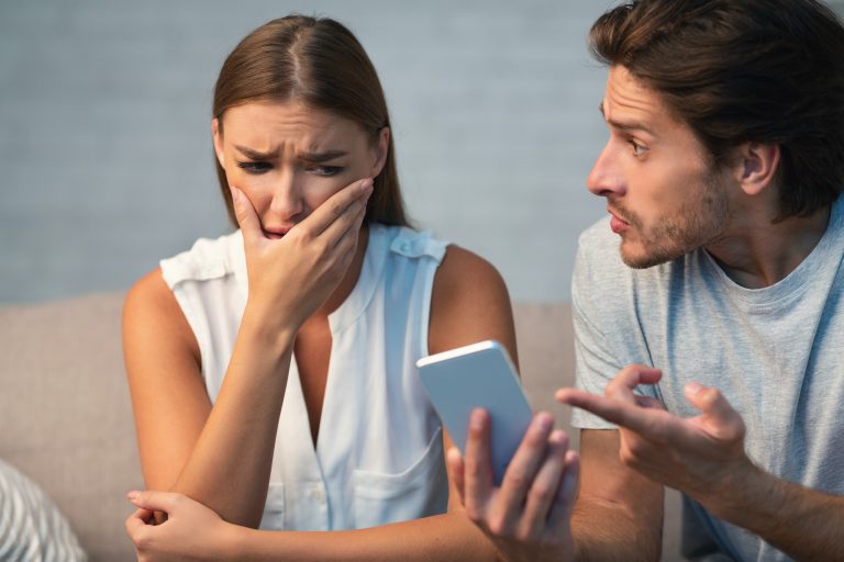 signs he is jealous and possessive